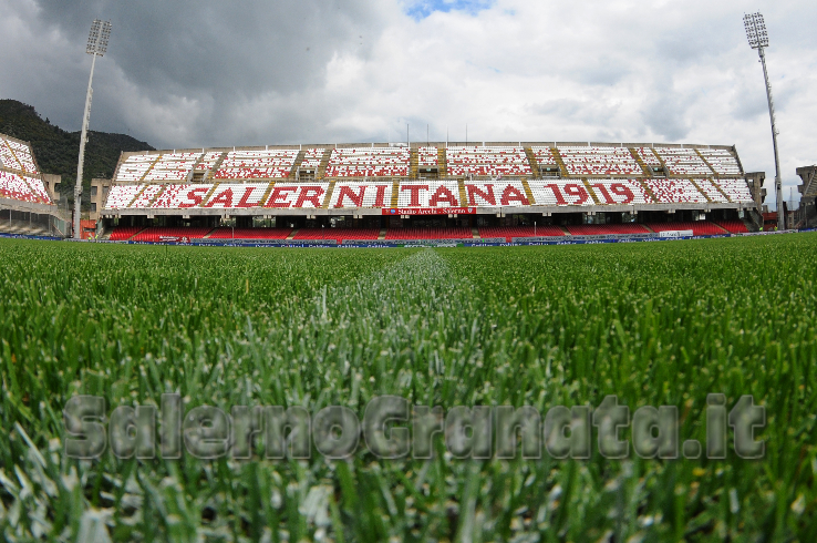 Procede L installazione Dei Sediolini In Tribuna Verde In Curva Nord 