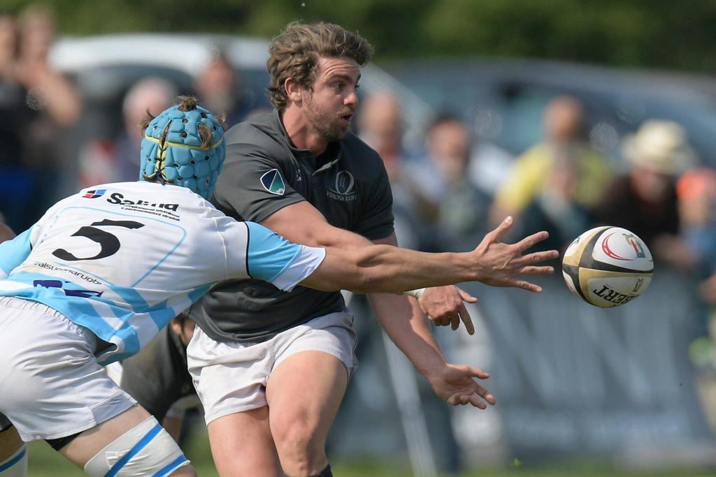 Il rugbista Marco Neethling salva due vite tuffandosi in mare