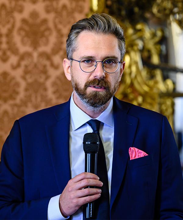 Domani in Sala Rossa il sindaco Matteo Lepore consegnerà la Turrita d’Argento a Olbis Futo Andrè e Mariella Santucci