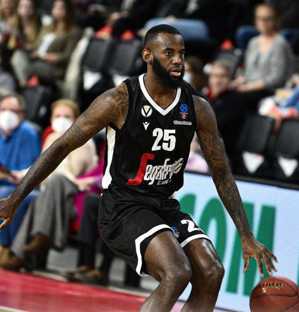 L'ex Virtus Jakarr Sampson in Kuwait